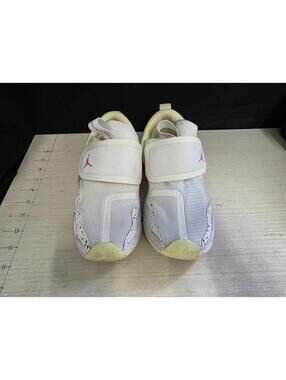 Nike Air Jordan 23/7 PS (Pre-School) in the 'Sail Laser Fuchsia'- size 3Y